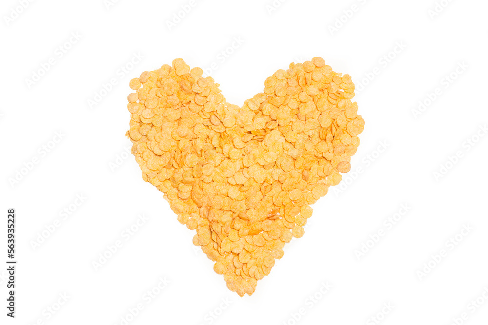 Copos de maíz formando un corazón sobre un fondo blanco liso y aislado. Vista superior y de cerca. Copy space Copos de maíz formando un corazón sobre un fondo blanco liso y aislado. Vista superior y de cerca. Copy space