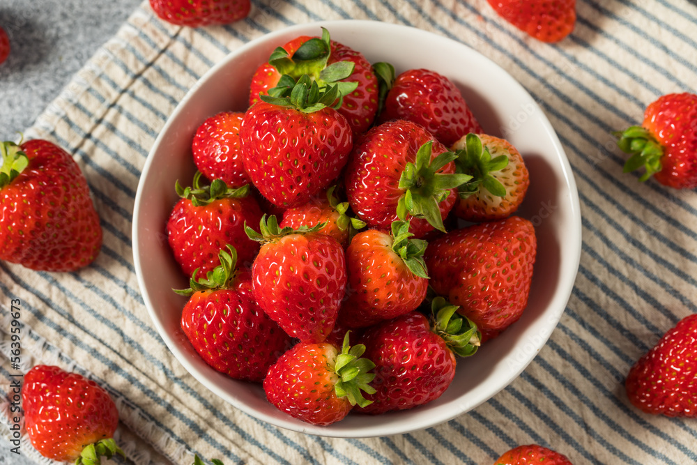 Raw Red Organic Sweet Strawberries Raw Red Organic Sweet Strawberries