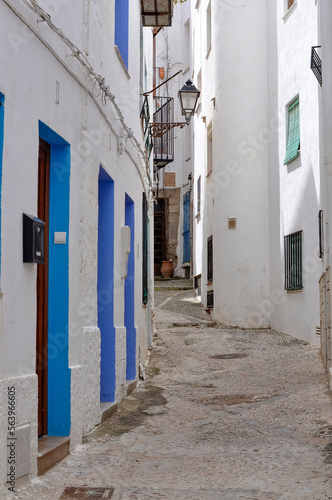 white street with blue doors in Peñíscola © Drone al cierzo