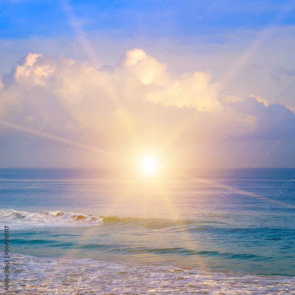 Obraz premium Beautiful tropical sea and sunrise.