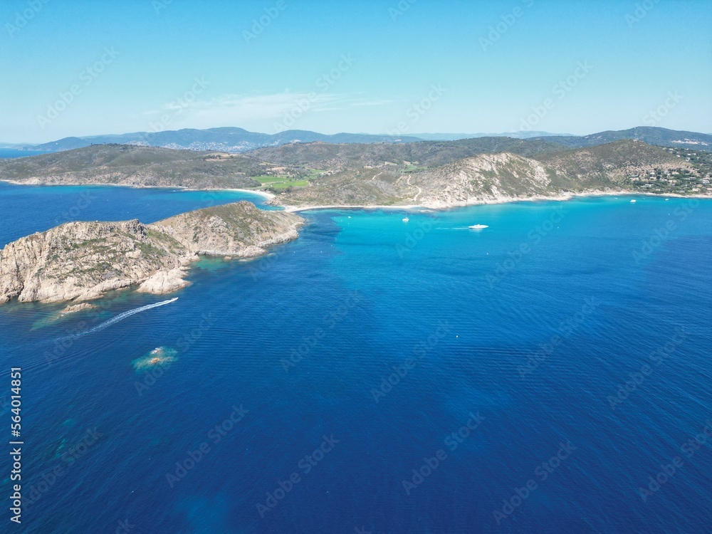 Vue aérienne de la côte méditerranéenne dans le sud de la France