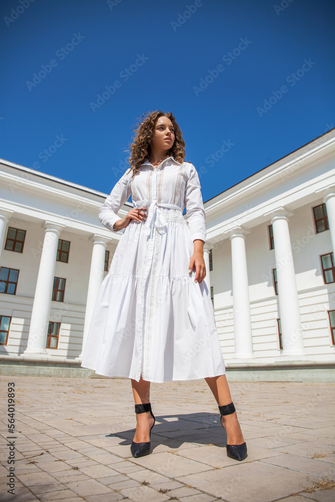 Naklejka premium Portrait of a young woman in a white ball gown