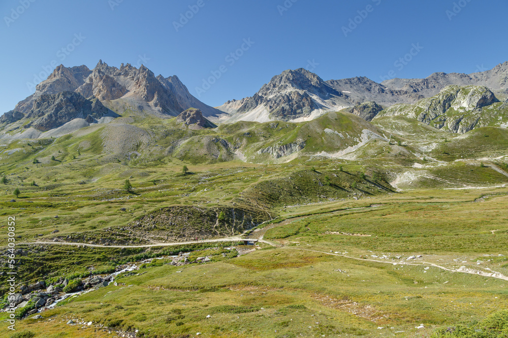 Randonnée au sommet du Mont Thabor dans les Alpes françaises en été Randonnée au sommet du Mont Thabor dans les Alpes françaises en été