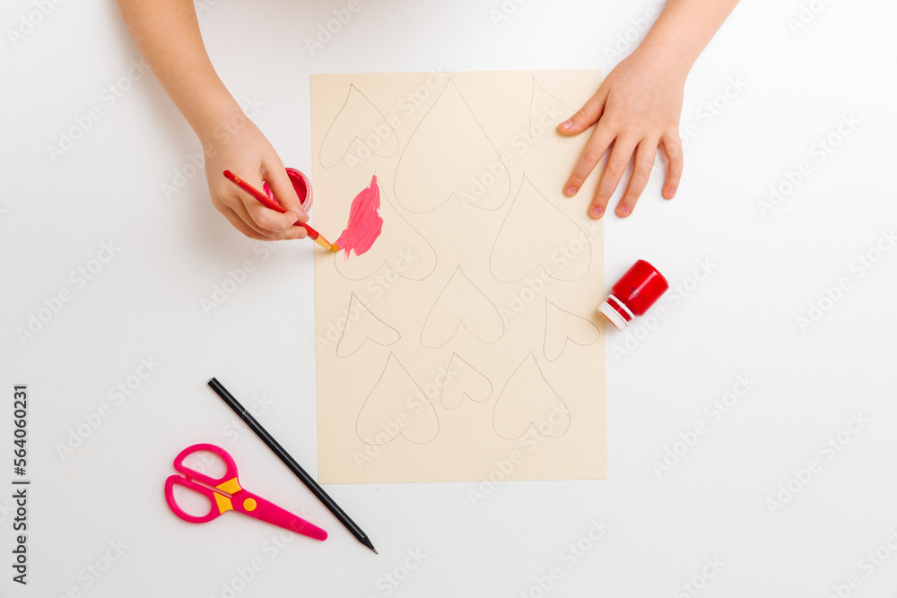 How to make cute paper heart for Valentines day. Children art project. Step by step photo instruction. Step 2. Paint the hearts How to make cute paper heart for Valentines day. Children art project. Step by step photo instruction. Step 2. Paint the hearts