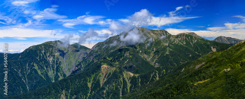 南アルプス光岳への道 茶臼岳山頂から見える南アルプス南部の山々 兎岳、聖岳、赤石岳、悪沢岳