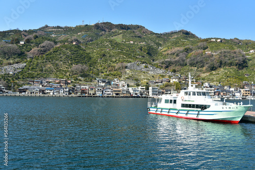 八幡浜の港から眺める美しい風景 © Raicho