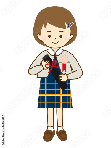 卒業証書を持ち、微笑んで記念撮影をする女の子①
