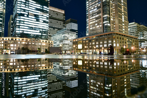 東京駅のとても美しい夜景 © Raicho