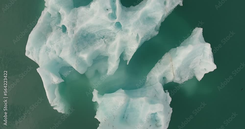 Iceberg provenant du glacier Vatnajökull, dans le lagon de Jökulsárlón en Islande