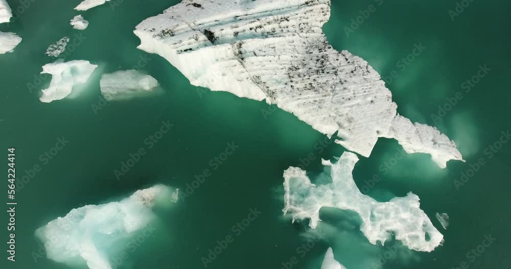 Iceberg provenant du glacier Vatnajökull, dans le lagon de Jökulsárlón en Islande