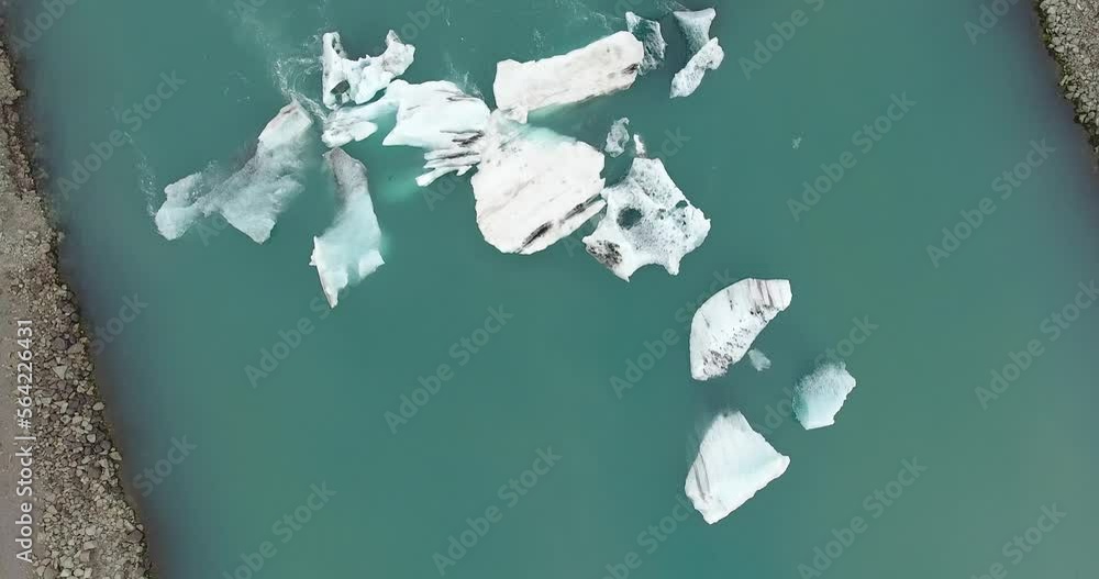 Iceberg provenant du glacier Vatnajökull, dans le lagon de Jökulsárlón en Islande