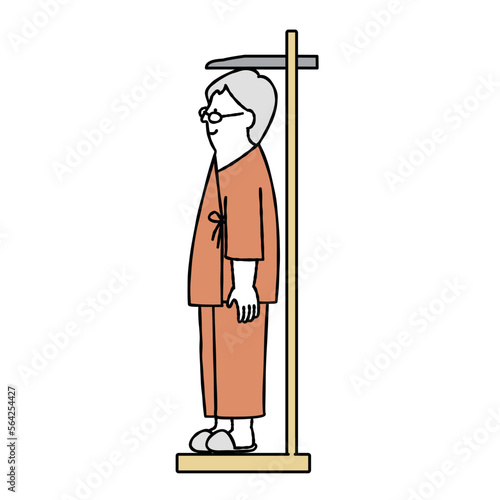 人間ドック・健康診断で身長を測る中年男性　イエロー