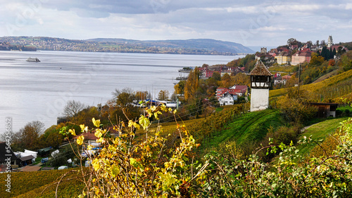 Blick auf Meersburg mit ankommendem Schiff