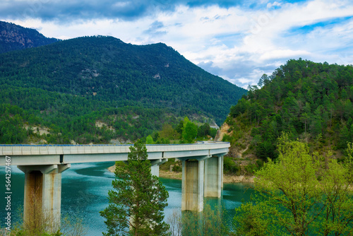 Vista del viaducto que cruza el enbalse de la Llosa de Caball en el Bergueda, Catalonia, Spain