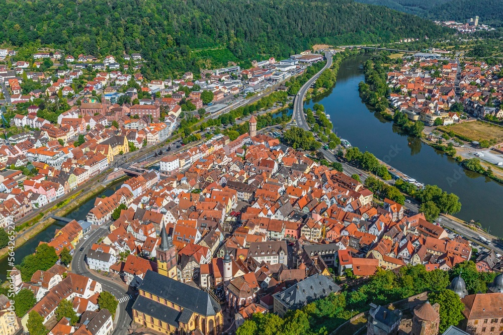 Die historische Altstadt von Werthaim zwischen Main und Tauber von oben