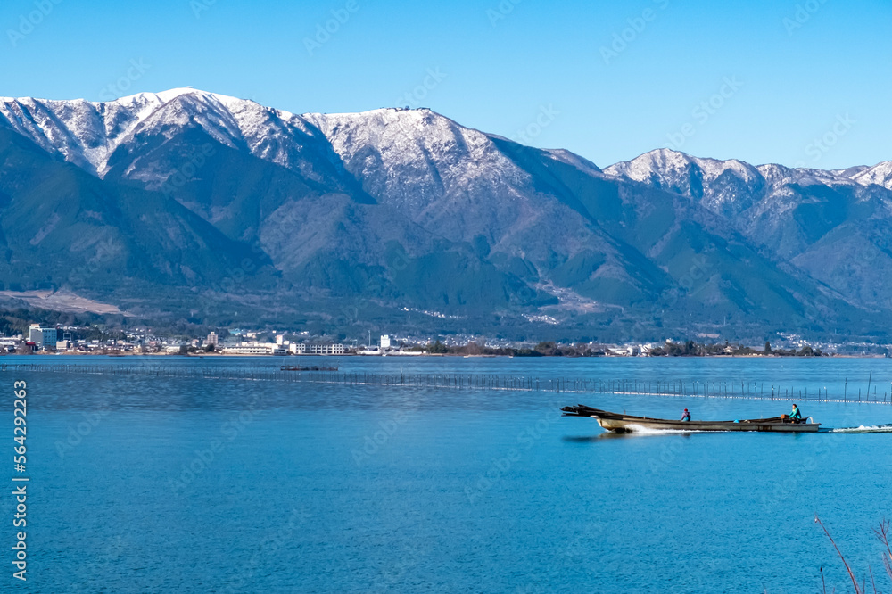 冬の琵琶湖と蓬莱山　