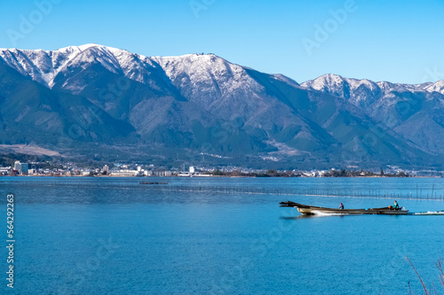 冬の琵琶湖と蓬莱山 