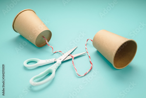 Canvastavla Old style cup phone with scissors to cut the string, a concept for lose, or cut