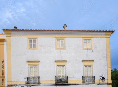 View and architecture of the beautiful town of Evora in Portugal © Gilles Rivest