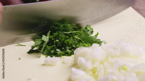 Finely chop the onion and parsley with a kitchen knife
