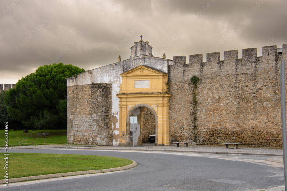 Obraz premium View and architecture of the beautiful town of Evora in Portugal