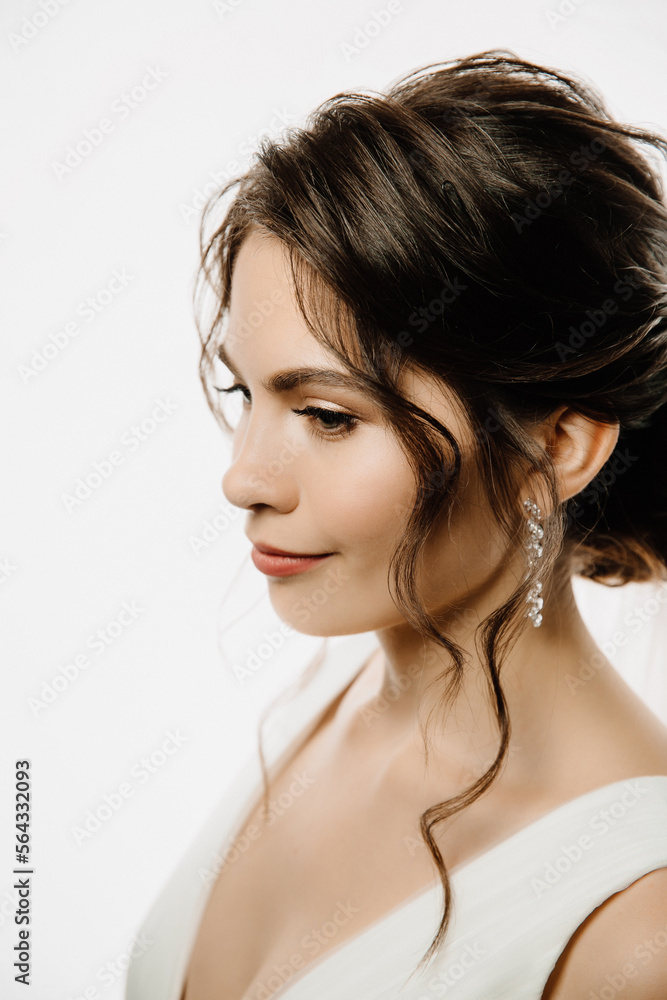facial portrait of a beautiful brunette bride