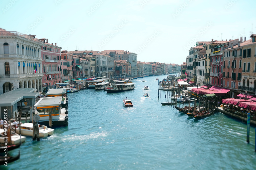 View from the Rialto Bridge in Venice - ヴェネチアのリアルト橋からの眺め - obrazy, fototapety, plakaty 
