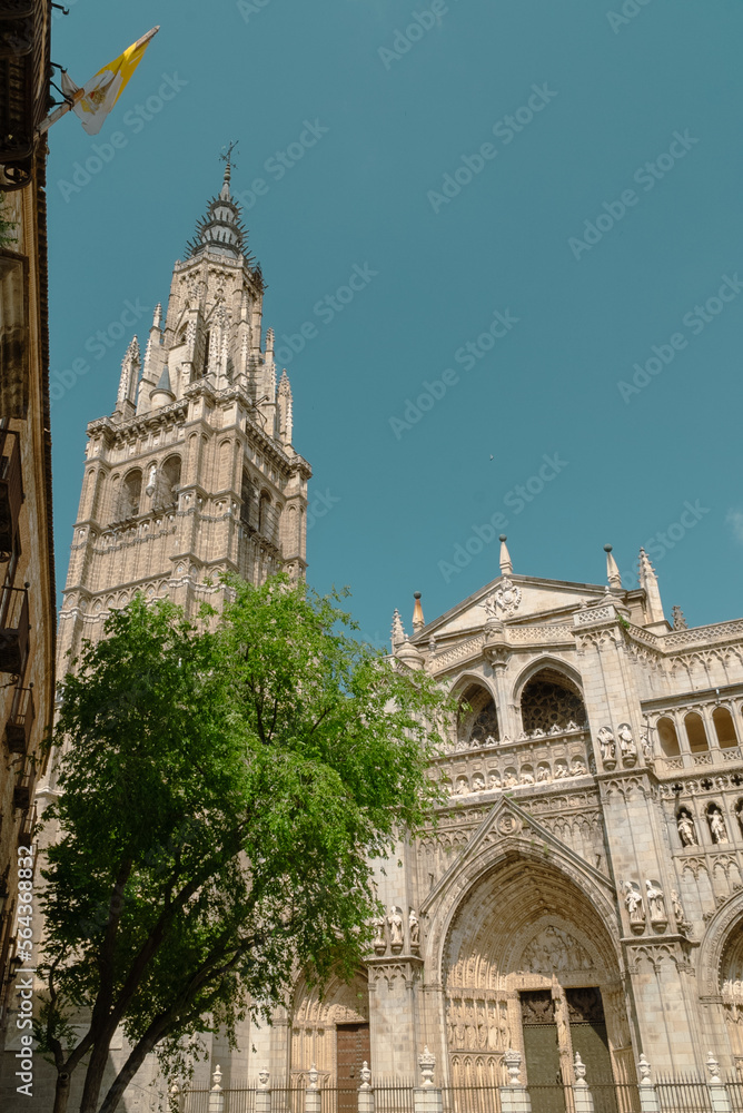 Toledo, España. April 29, 2022:Toledo, España. April 29, 2022: Santa Iglesia Catedral Primada de Toledo with beautiful blue sky.