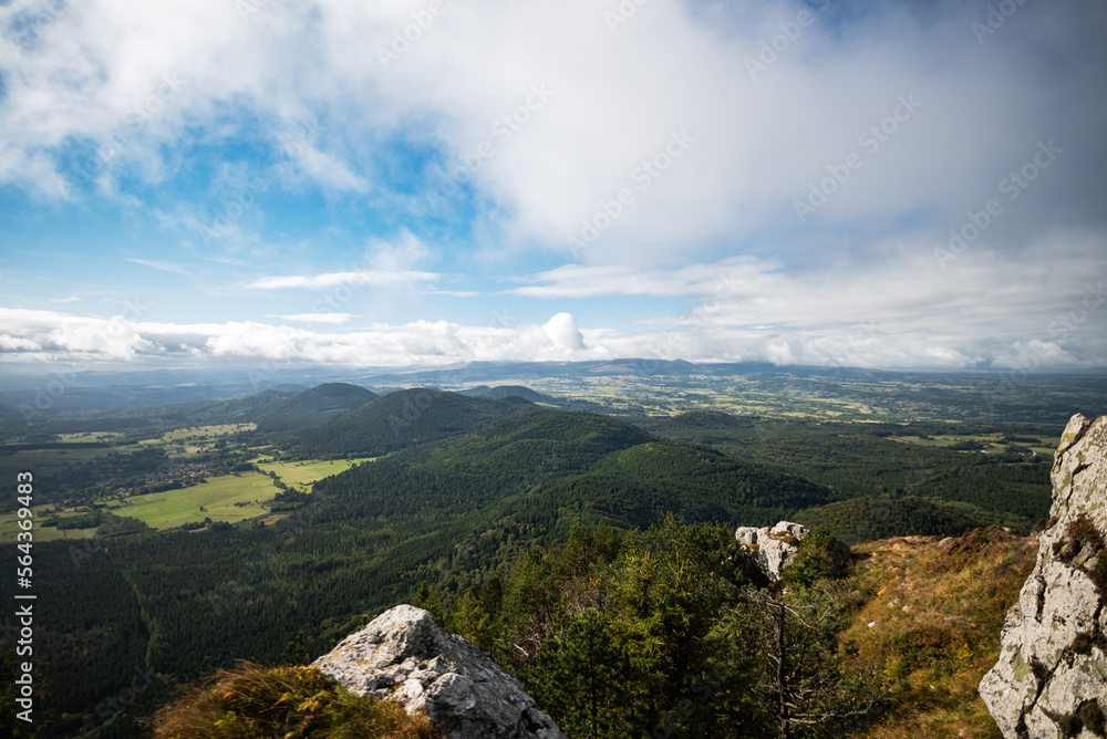 Vue panoramique des volcans d'Auvergne