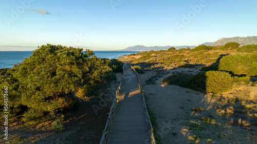 amanecer en la playa de Cabopino y las dunas de Artola junto a torre ladrones, Marbella