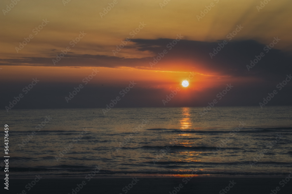 tramonto sul mare 