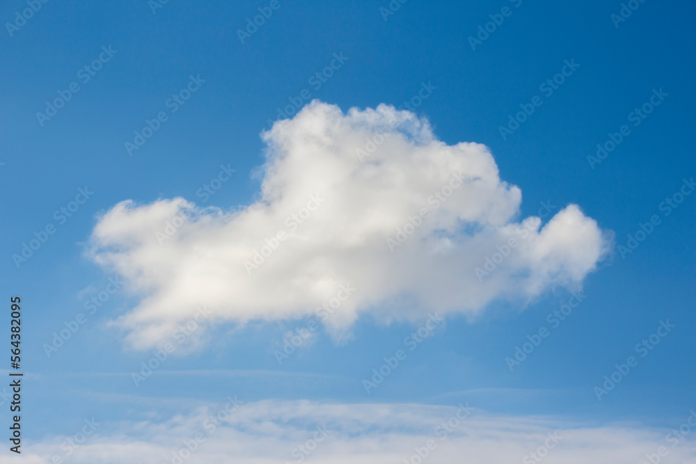 Obraz premium A white cloud in a blue sky