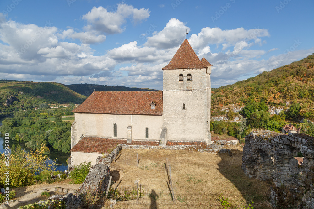 Saint-Cirq-Lapopie, plus beau village en France, région Occitane. Village perché sur une falaise surplombant un méandre du Lot. Saint-Cirq-Lapopie, plus beau village en France, région Occitane. Village perché sur une falaise surplombant un méandre du Lot.