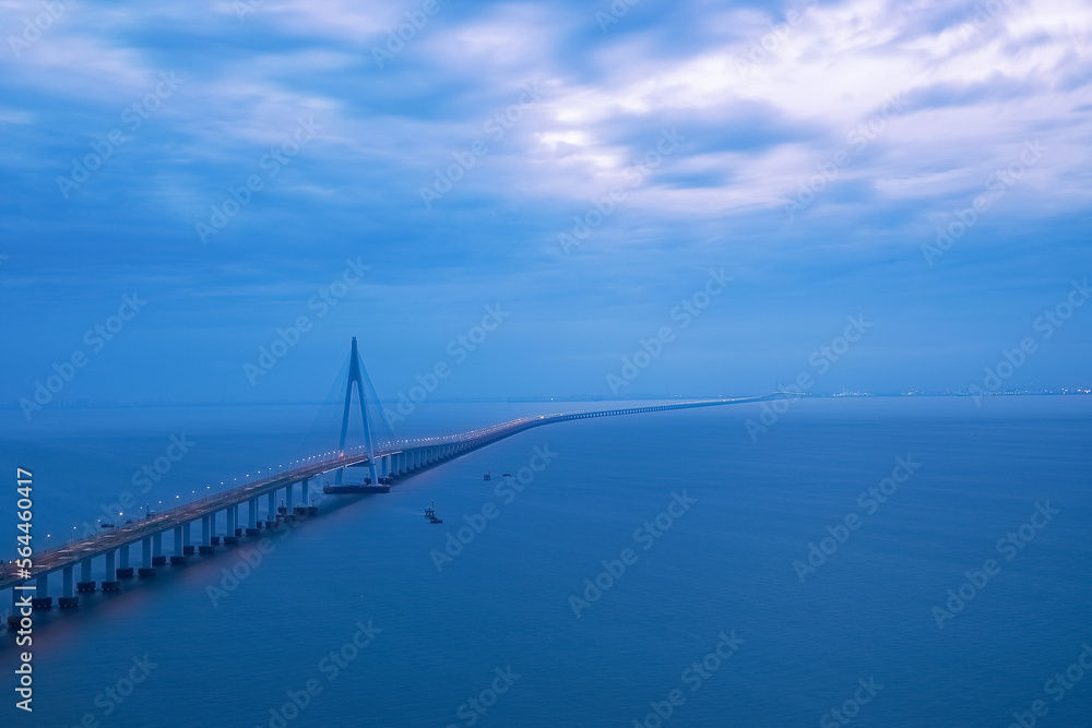 Fototapeta premium Hangzhou Bay Sea-crossing Bridge and Marine Scenery in China