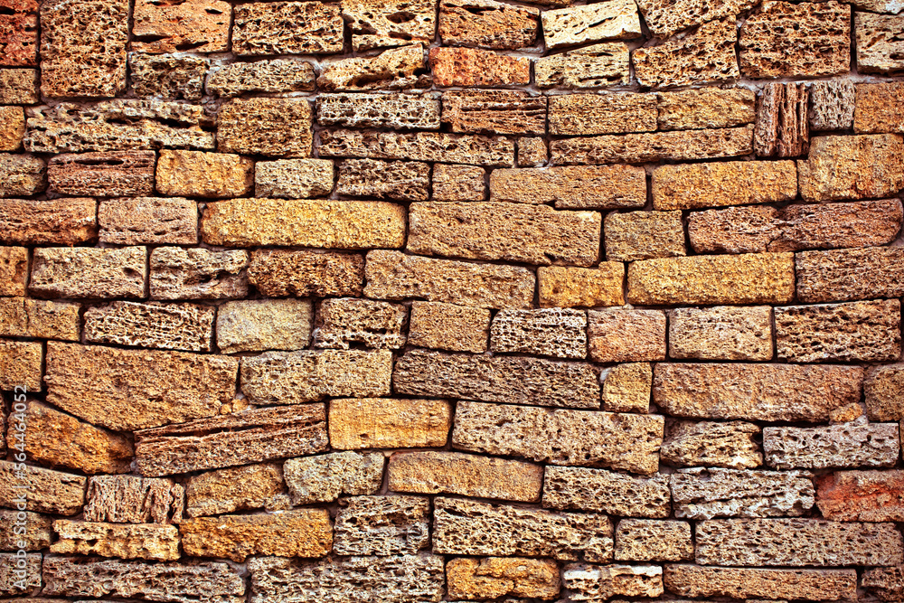 Obraz premium A wall made of natural stone, shell. Use of natural materials in construction