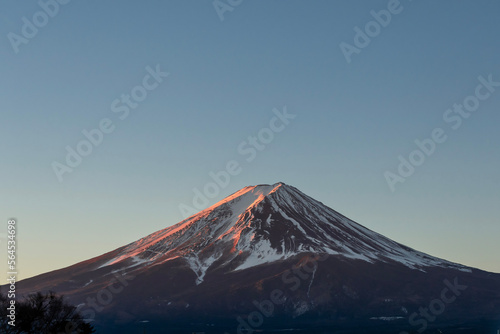 朝焼けの富士山 © kamichou