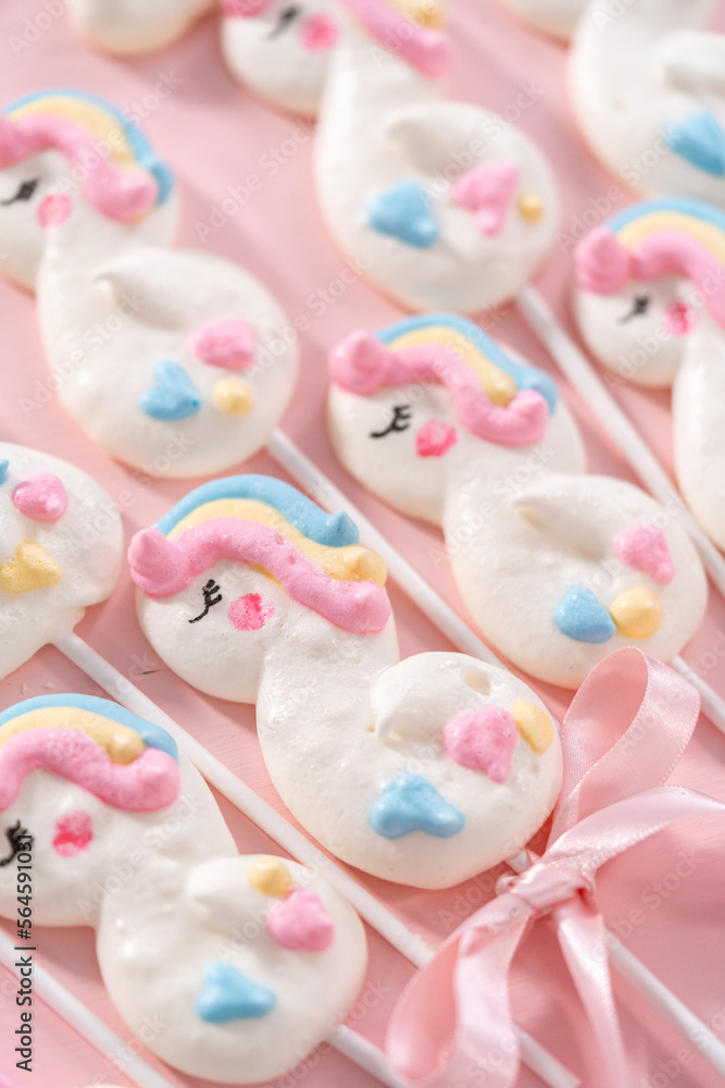 Unicorn meringue pops Unicorn meringue pops