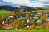 Herbstlicher Aspekt des Lindenfelser Ortsteils Kolmbach im westlichen Odenwald mit Blick nach Süden Richtung Raidelbach und Knoden, Panoramafoto