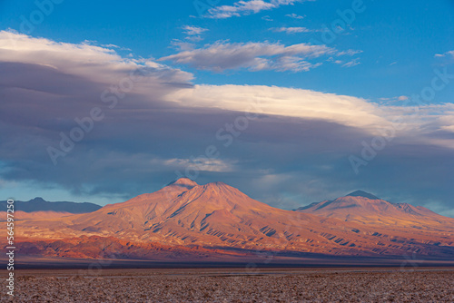 Tableau sur toile Sunset over landscape with volcanoes and sal-flat in the north of Chile