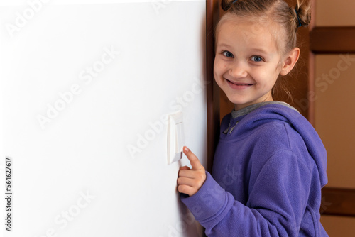 Fényképezés Turn off the Lights, Saving Energy and Reducing Energy Consumption of the World