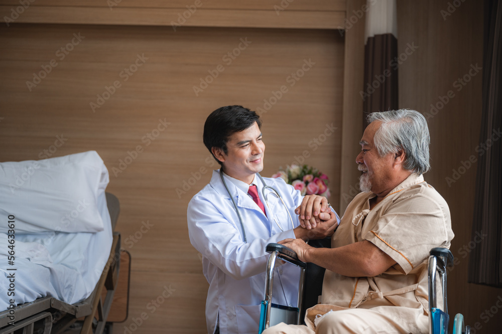 Obraz premium Senior male patient waiting patiently for doctor on exam room. Older man going regular appointment for annual health check up, Medical staff taking and caregiver senior man, health insurance concept