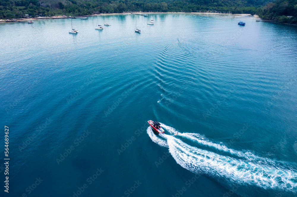 Fototapeta premium Speedboat sailing and rippled on tropical sea in summer vacation