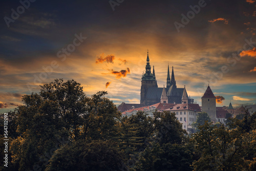 Zamek w Pradze podczas zachodu słońca