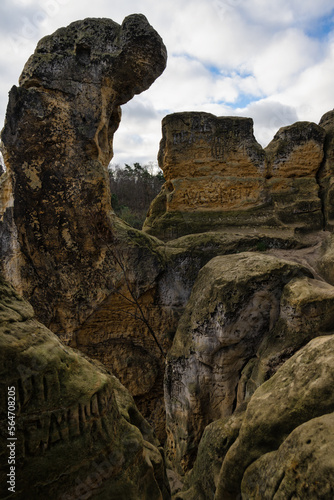 Die Klusberge mit Teufelsstuhl und Fünffingerfelsen. Bizarre Sandsteinfelsen © StG Stockfoto