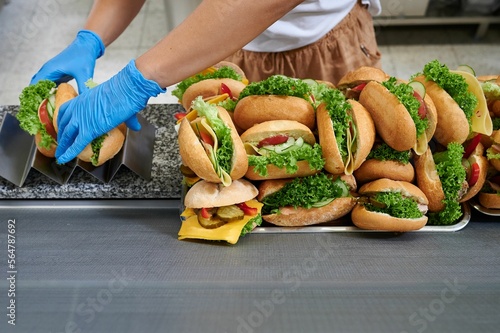 Obraz na płótnie a pile of handmade sandwiches on a store shelf w salonie