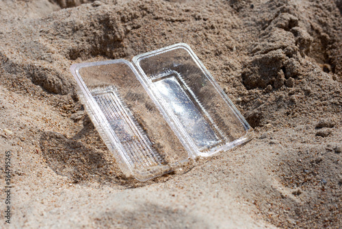 Plastic food container on the beach © Bowonpat
