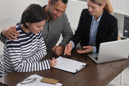 Fototapete Professional notary helping couple with paperwork in office