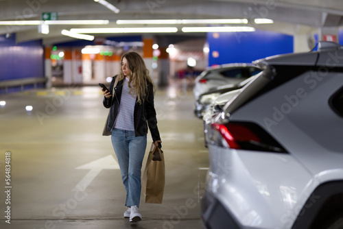 Wallpaper Mural woman looking for her car Torontodigital.ca