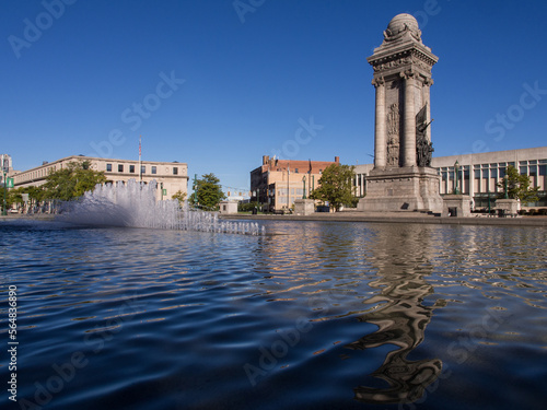Soldiers and Sailors Monument by the fountain at Clinton Square, Syracuse, New York State. photo