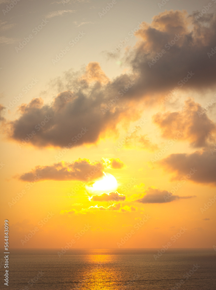 Obraz premium cloud and sea at sunset